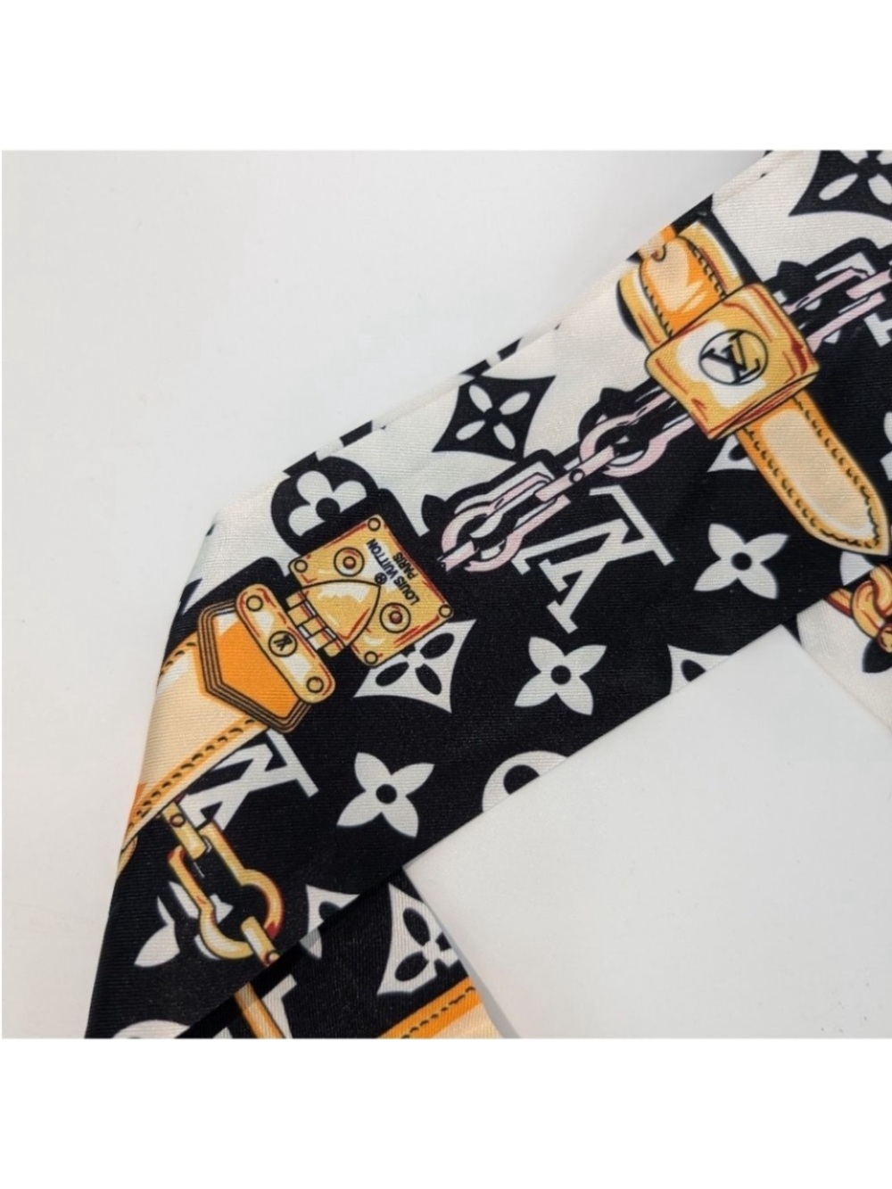 Louis Vuitton Black White & Gold Monogram Silk Twilly - Picture 2 of 3